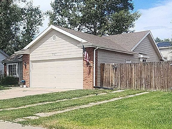 3rd image of 707 Country Acres Dr