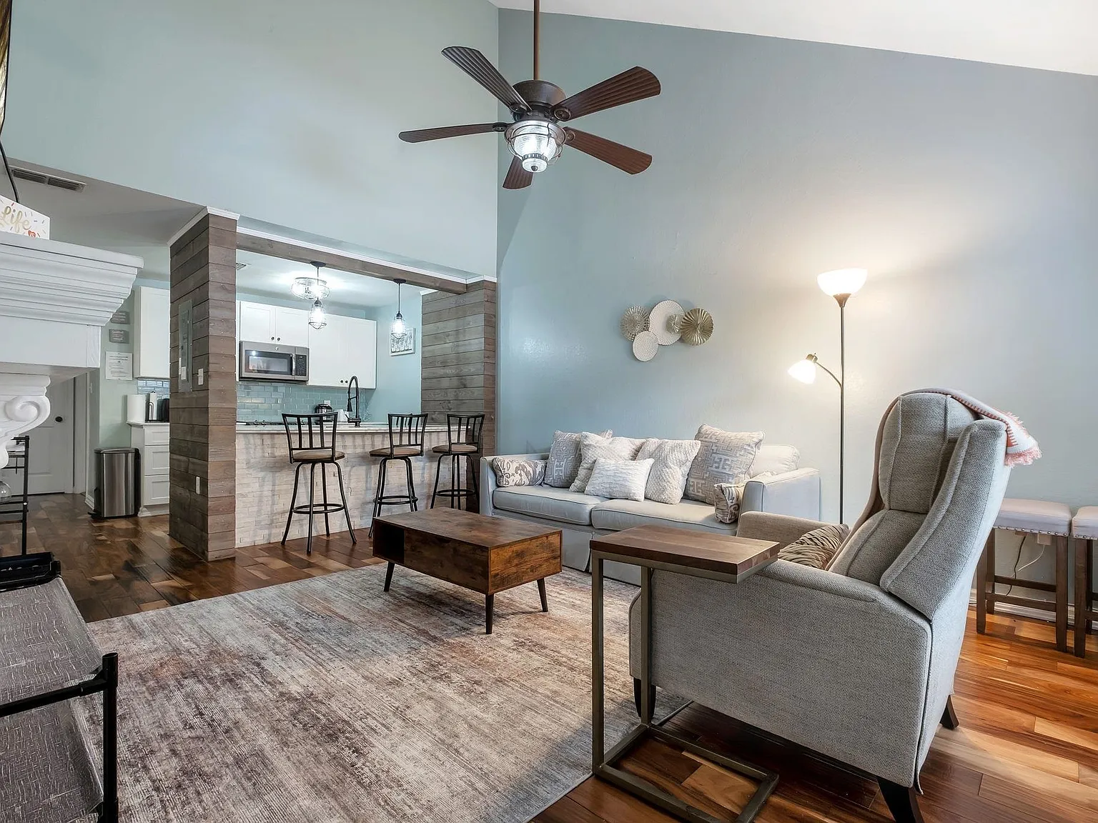 2 bed, 1209 sqft, $1,600 — Photo 2
