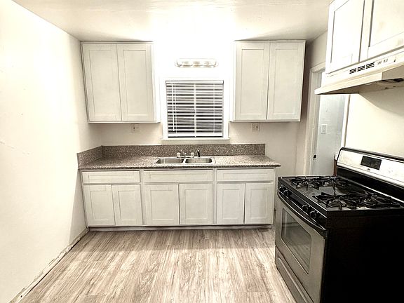2nd image of 2820 32nd Ave #C