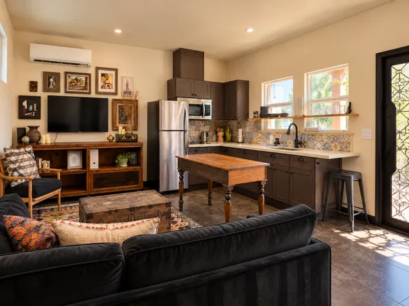 2143 W 76th St #1/2, Los Angeles, CA 90047