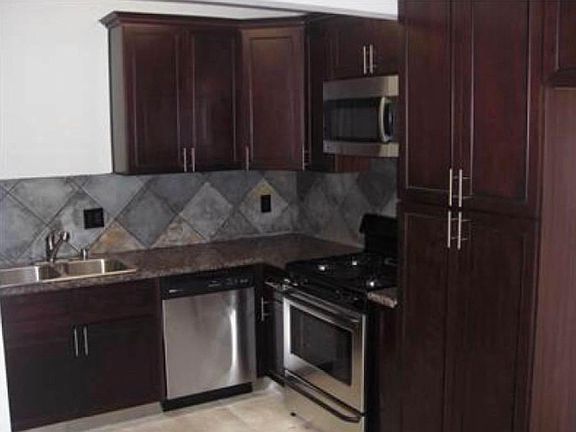 3rd image of 5538 Riverton Ave #B