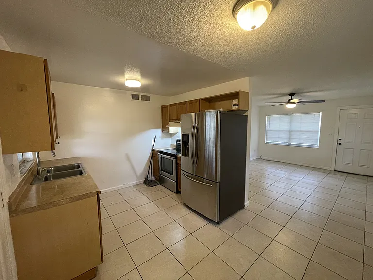 337 E Palmetto Ave — Photo 4