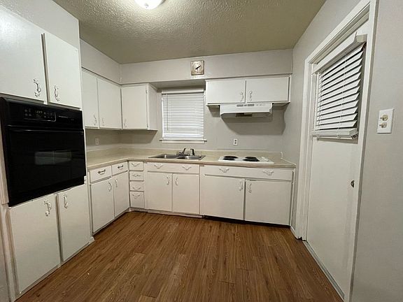 3rd image of 1002 Paula Dr