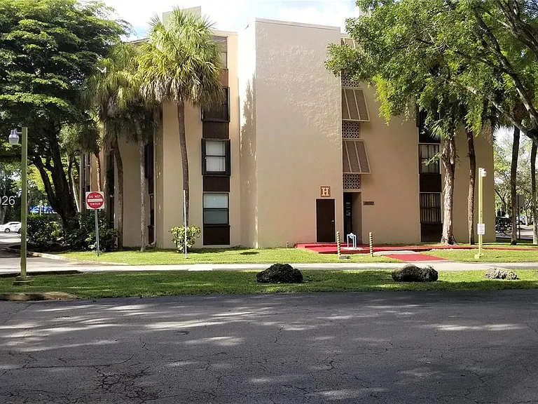 14201 N Kendall Dr #405D — Photo 37