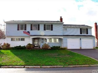 618 Morrison St, Babylon, NY 11702