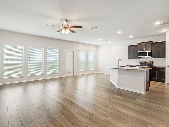 5th image of 2823 Fox River Dr