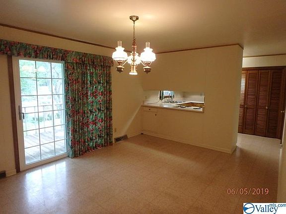 5th image of 405 Hillmont Dr NW