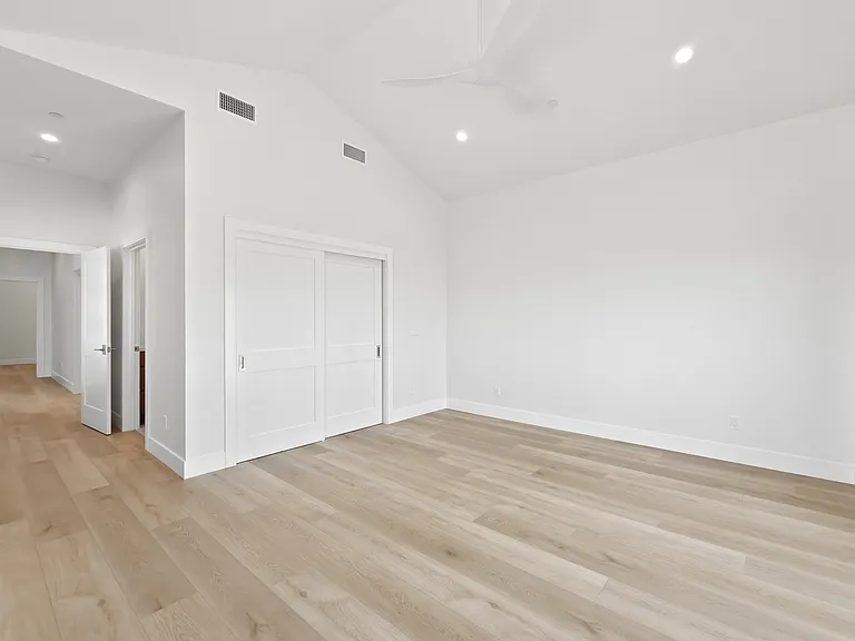 991 W Highland Dr — Photo 15