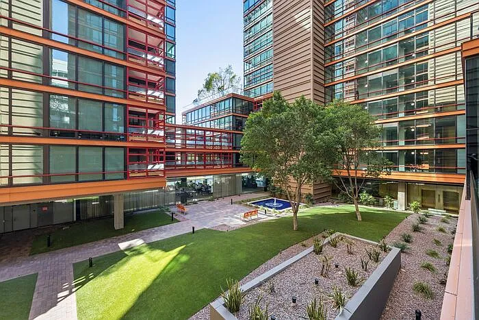 2 bed, 2.5 bath, 2456 sqft, $6,350 — Photo 4