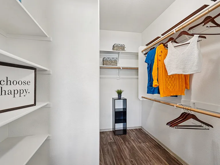 Del Mar Apartments — Photo 10