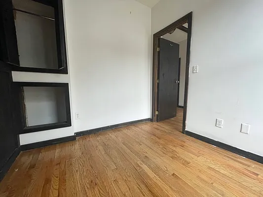 Rented by PocketBroker Inc | media 33