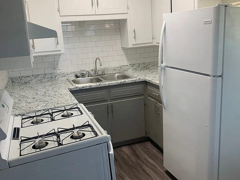 Yukon Heights Apartments — Photo 67