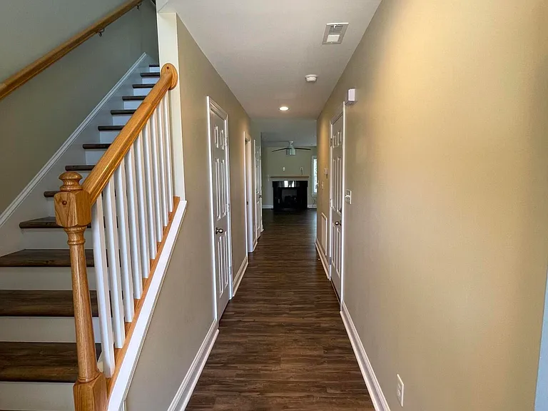 302 Holly St — Photo 2