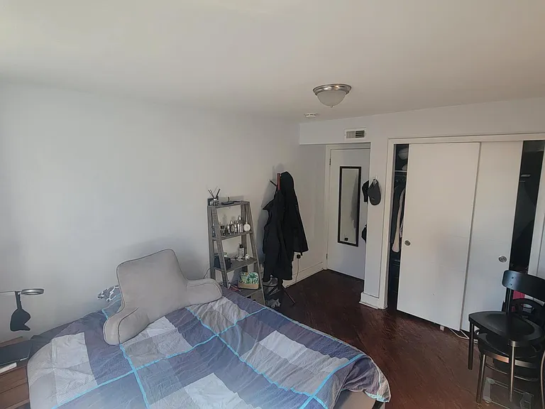 606 S American St #3 — Photo 5