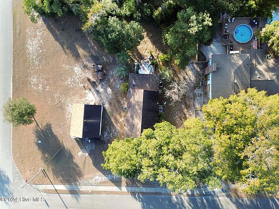 5th image of 801 N Caswell Ave