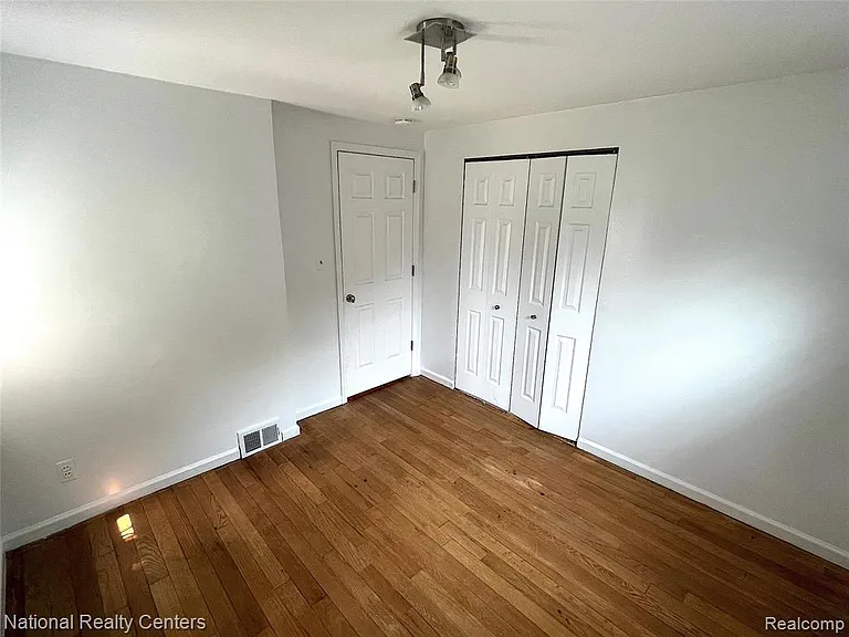 1704 Graefield Rd — Photo 7