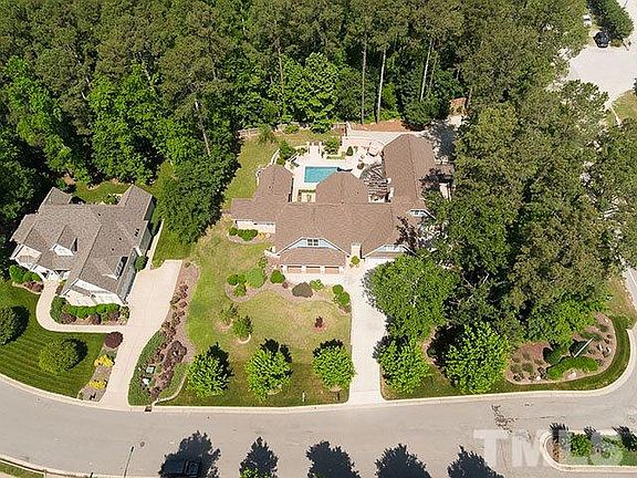 4th image of 417 N Harrison Place Ln