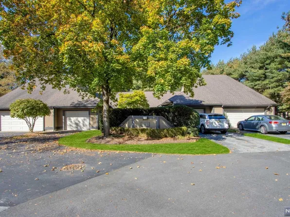 405 Bromley Pl #C, Wyckoff, NJ 07481