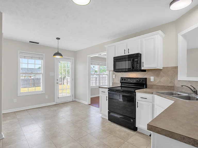 5020 Windflower Dr — Photo 15