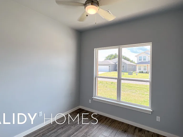 412 Remington Ave — Photo 2