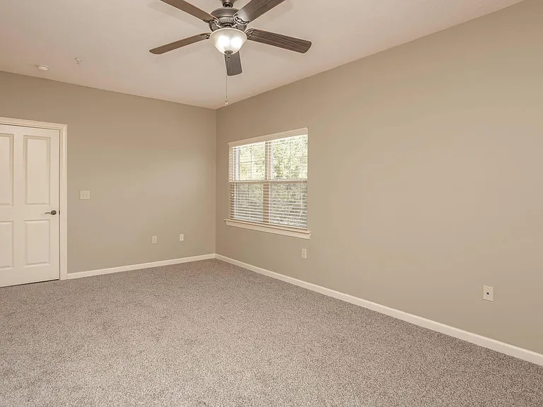 Stonewater Place Apartments — Photo 37