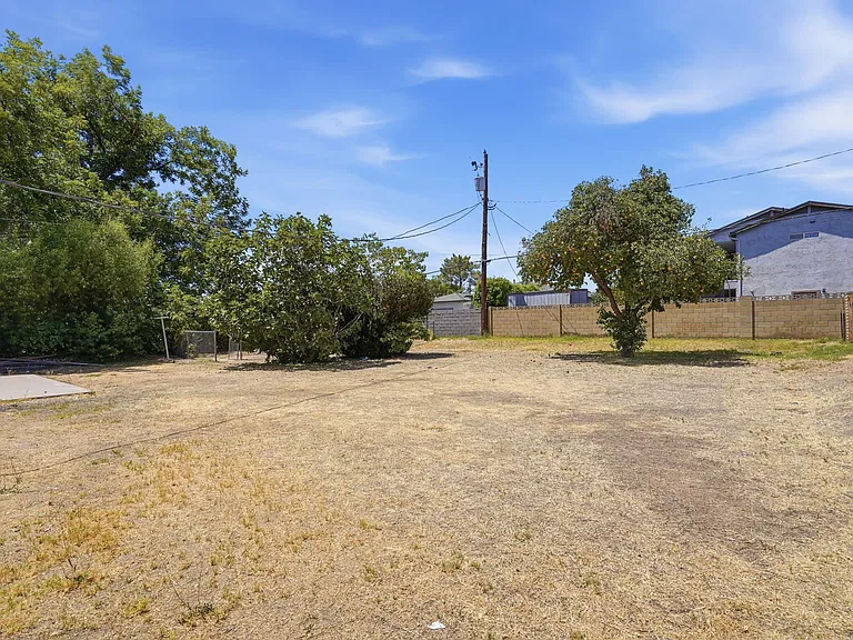 742 E Sierra Vista Dr — Photo 28