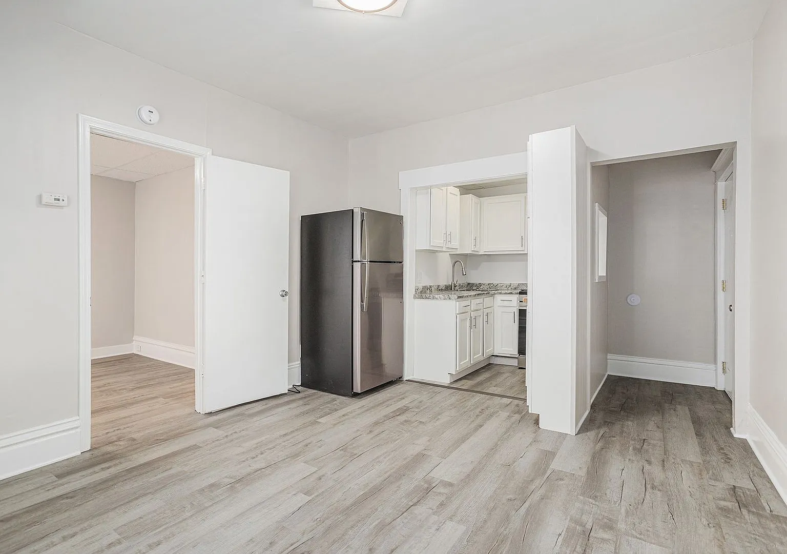 Close to Campus! Charming 1-Bed/1-Bath Apartment Newly Renovated — Photo 4