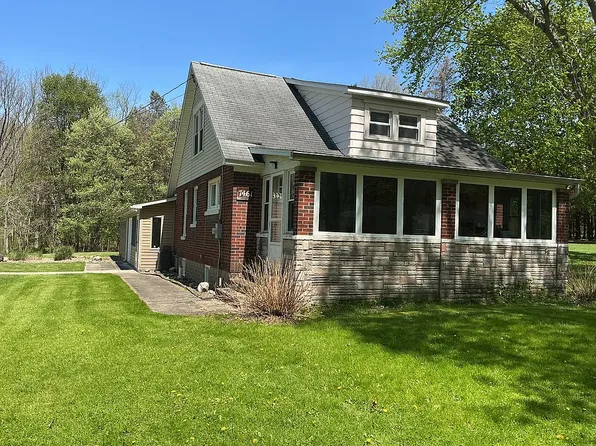 7461 Daggett Rd, Girard, PA 16417