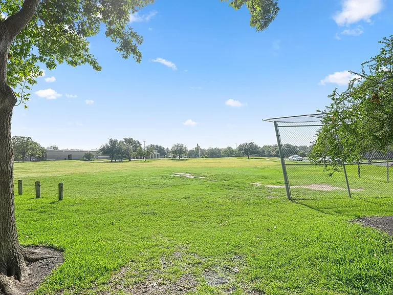17841 Park Valley Dr — Photo 25
