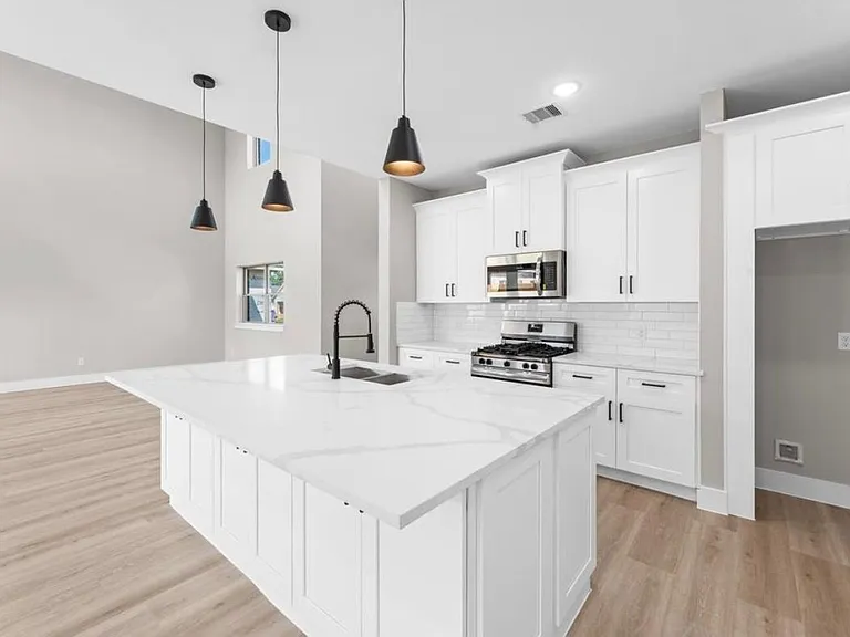 2518 Liguria Ln — Photo 5