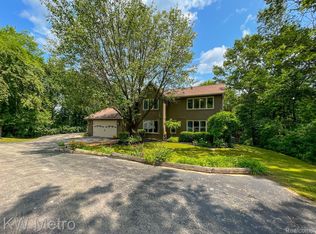 3179 Hixon Rd, Rochester, MI 48306