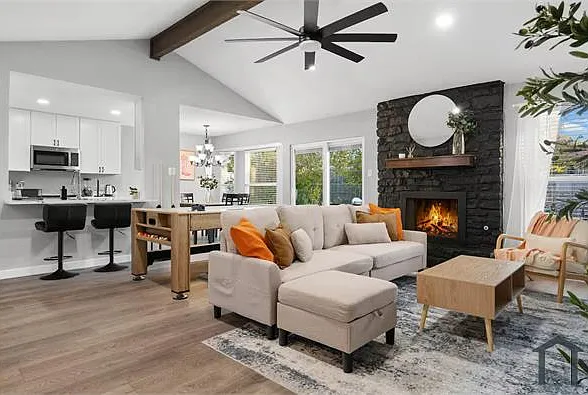 3915 Hillside Dr — Photo 1