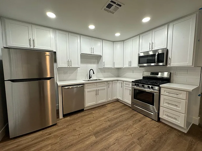 1515 E Oregon Ave #2 — Photo 1
