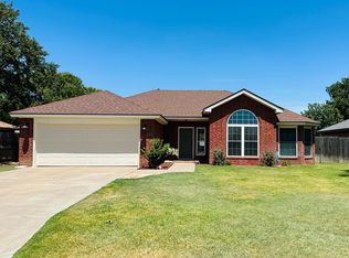 2412 Magan St, Plainview, TX 79072