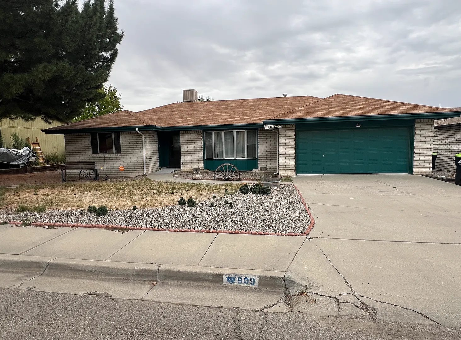 Furnished Month to month 2 Bedroom Home — Photo 1