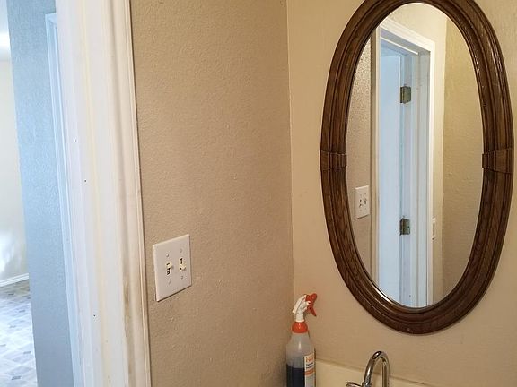 3rd image of 410 Jesse Ave