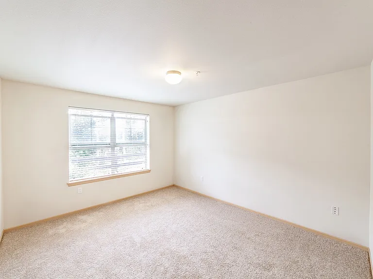 Four Lakes Apartment Homes — Photo 46