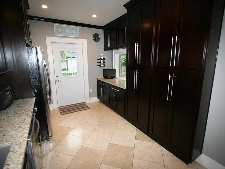 208 Sherman Ave — Photo 3