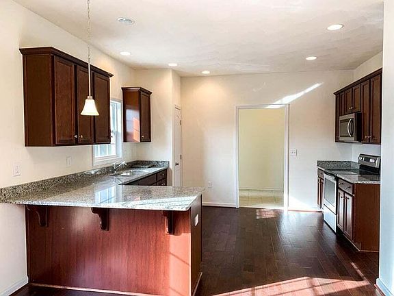 4th image of 7923 Carriage Park Dr