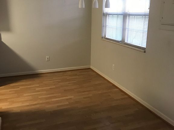 3rd image of 1527 Casper Ct #1527