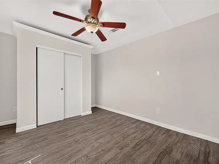 7407 Cortes Dr — Photo 26