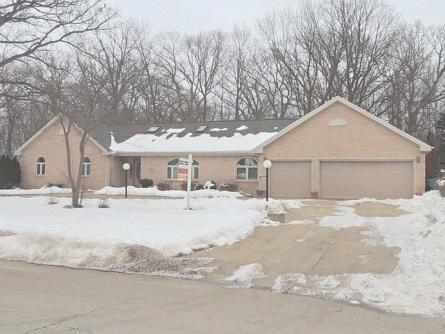 1st image of 704 Parkwood Dr