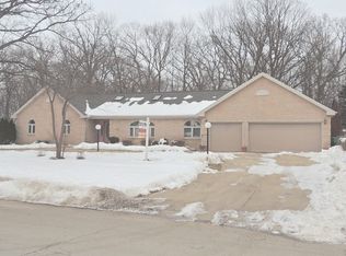 704 Parkwood Dr, Joliet, IL