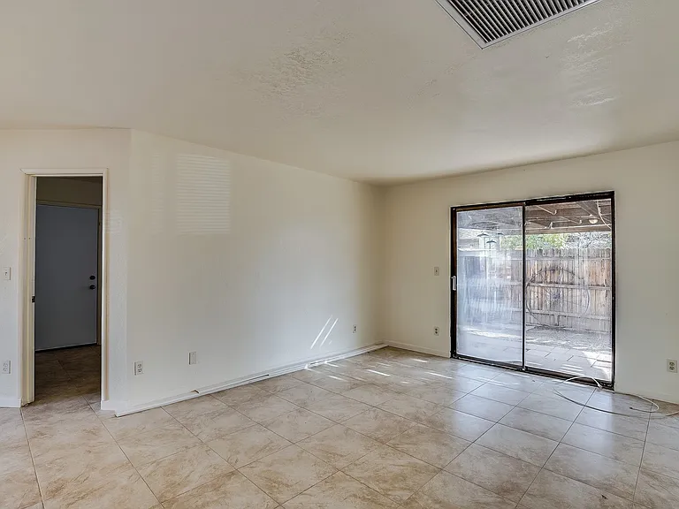 422 E Navajo Rd — Photo 7