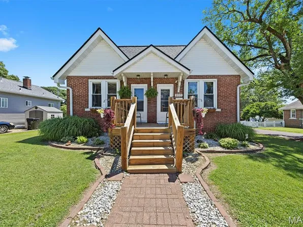 920 S 5th St, Belleville, IL 62220