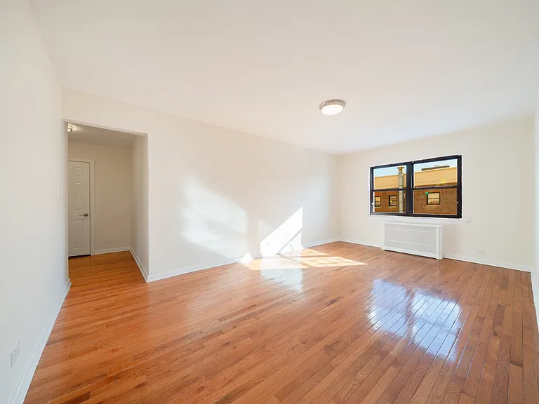 150-39 75th Ave #2D — Photo 1