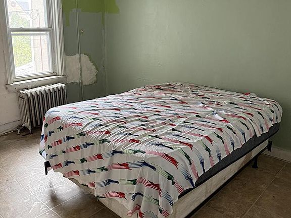 5th image of 538 Moss St