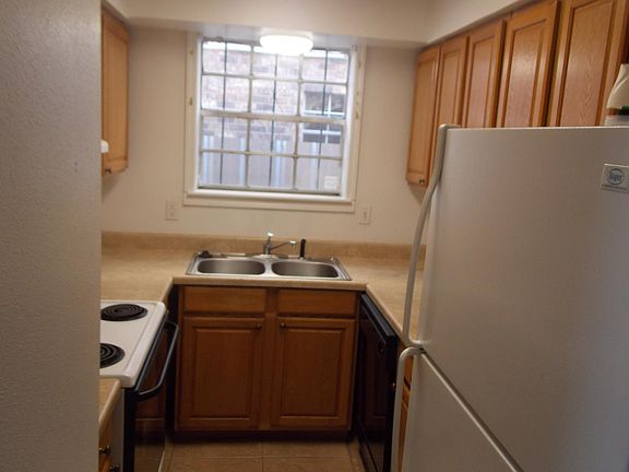 3rd image of 6620 Harbourview Dr