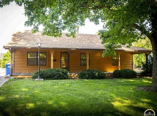 2114 SW Moundview Dr, Topeka, KS 66614