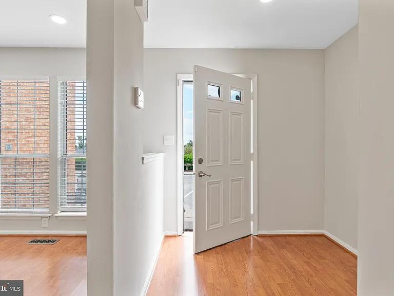 1004 Dartmouth Glen Way — Photo 4